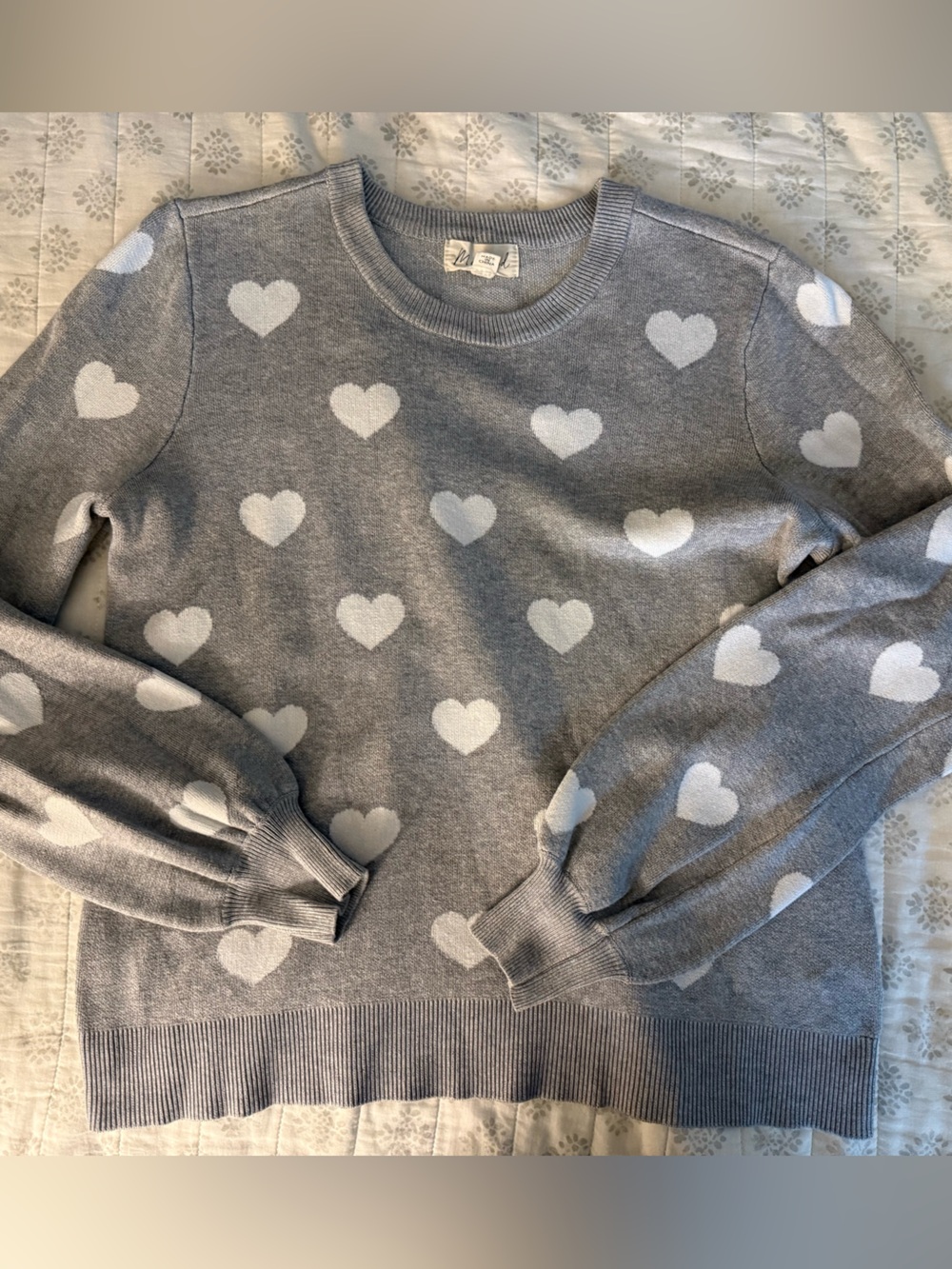 Women's Gray Heart Print Sweater with Bubble Sleeve